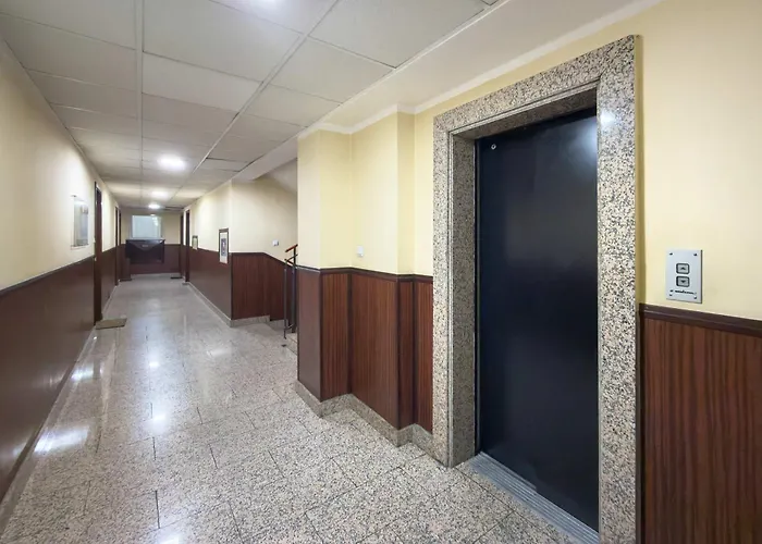 Atmospheric 2-bedroom Near The Market Square By Renters Апартаменты Вроцлав