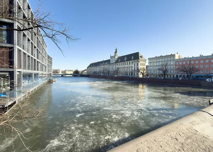 Atmospheric 2-bedroom Near The Market Square By Renters Апартаменты Вроцлав