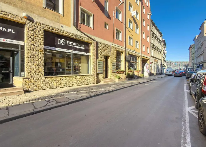 Atmospheric 2-bedroom Near The Market Square By Renters Апартаменты Вроцлав