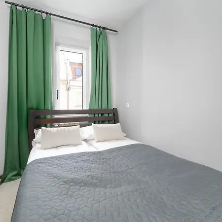 Atmospheric 2-bedroom Near The Market Square By Renters Breslavia