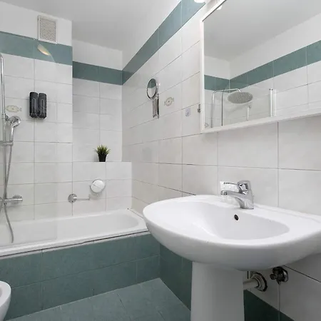 Atmospheric 2-bedroom Near The Market Square By Renters * ורוצלב