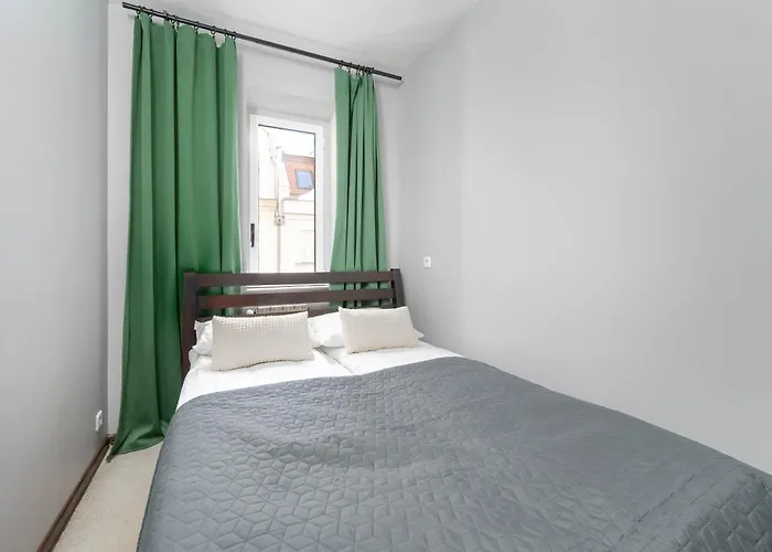 Atmospheric 2-bedroom Near The Market Square By Renters Breslavia
